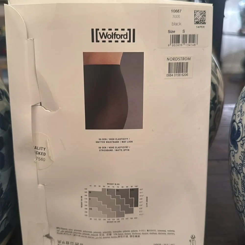 NWT Wolford Velvet De Luxe 50 Tights in black size small